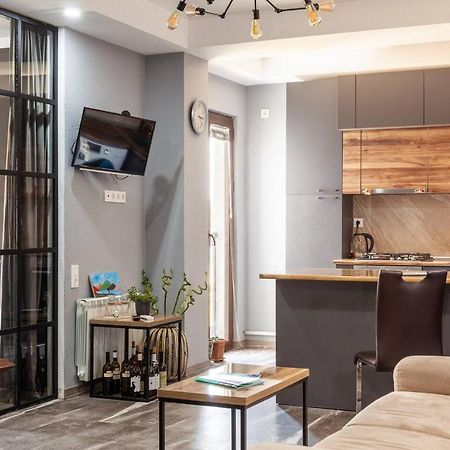 Veli Group Apartment In Old City Kutaiszi Kültér fotó