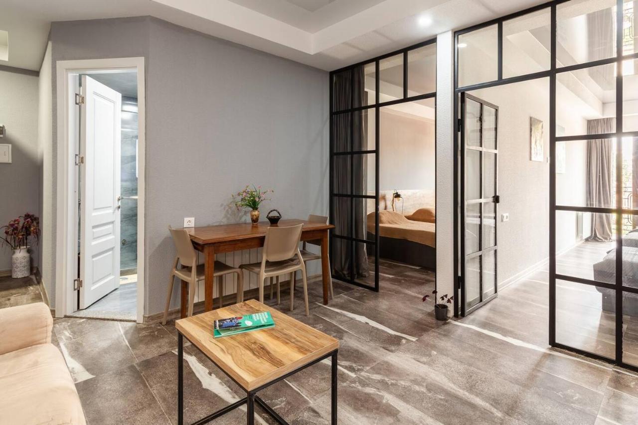 Veli Group Apartment In Old City Kutaiszi Kültér fotó
