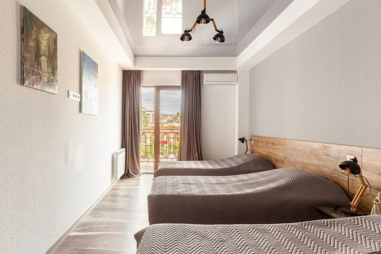 Veli Group Apartment In Old City Kutaiszi Kültér fotó