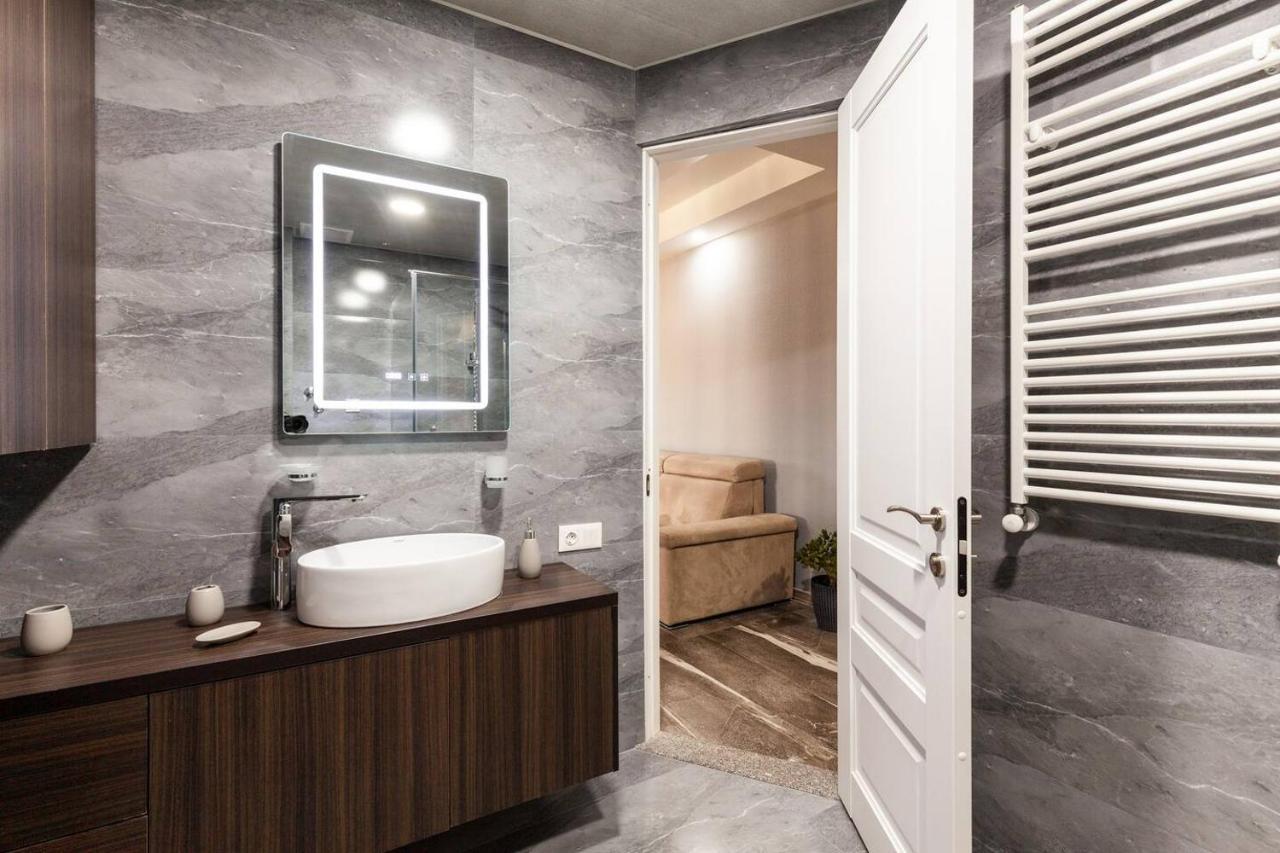 Veli Group Apartment In Old City Kutaiszi Kültér fotó